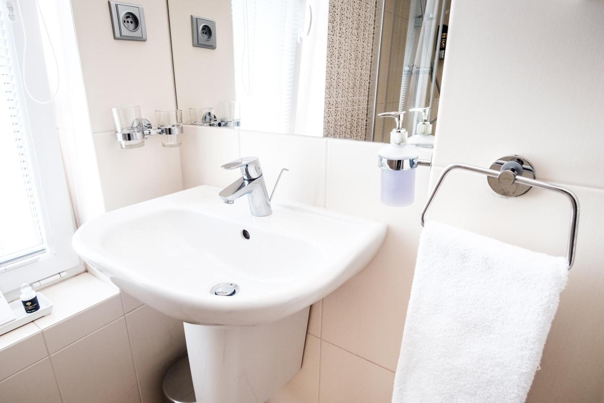 Hotel Deluxe With Free Wellness And Fitness Centrum 니트라 객실 사진