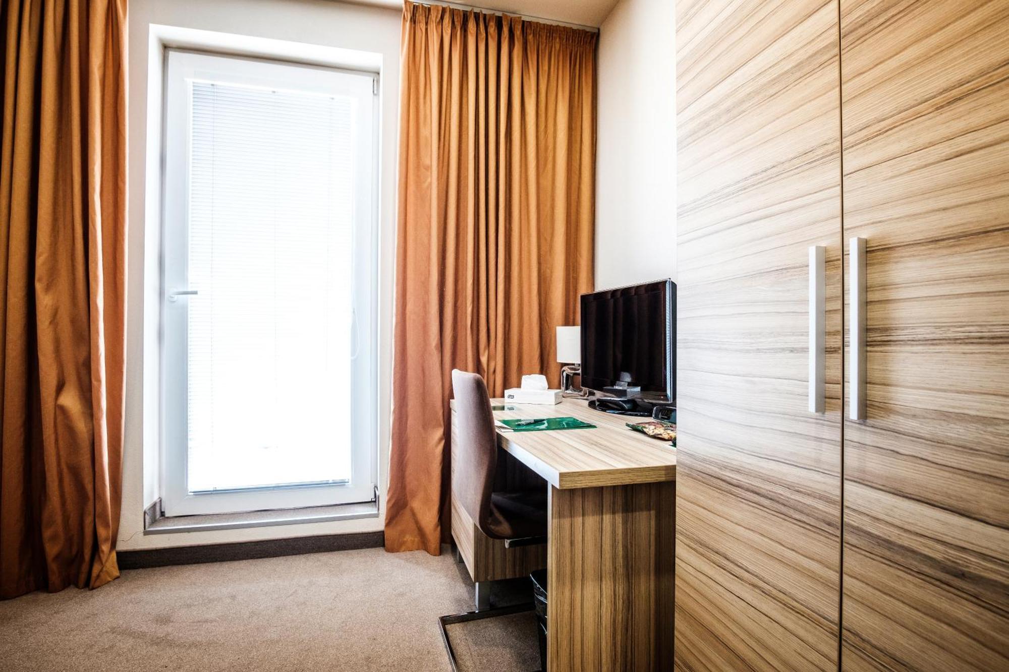 Hotel Deluxe With Free Wellness And Fitness Centrum 니트라 객실 사진
