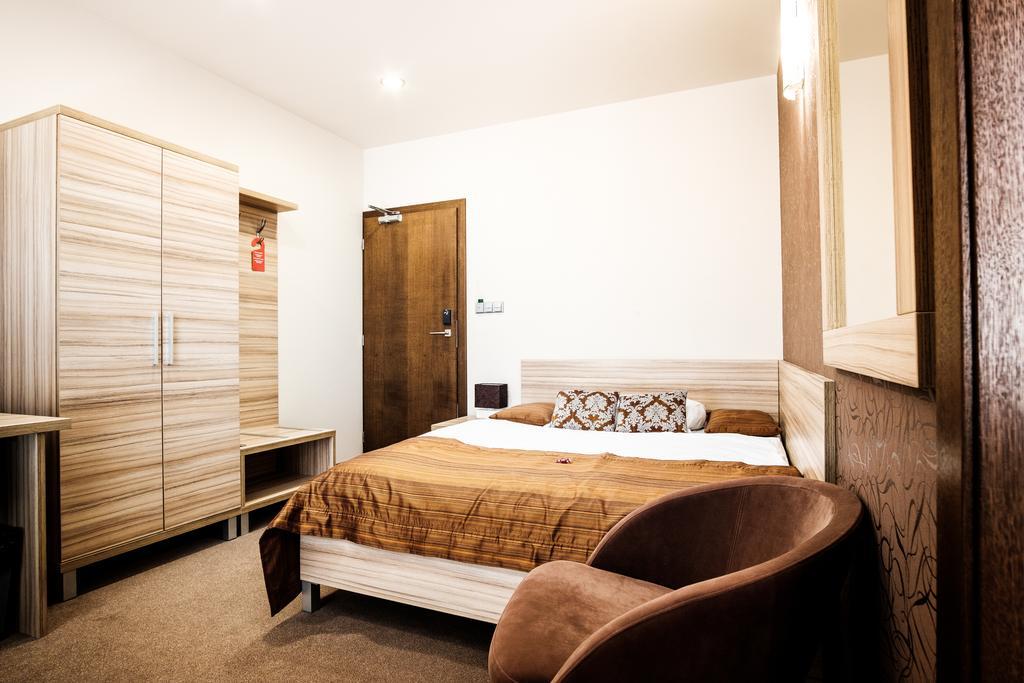 Hotel Deluxe With Free Wellness And Fitness Centrum 니트라 객실 사진